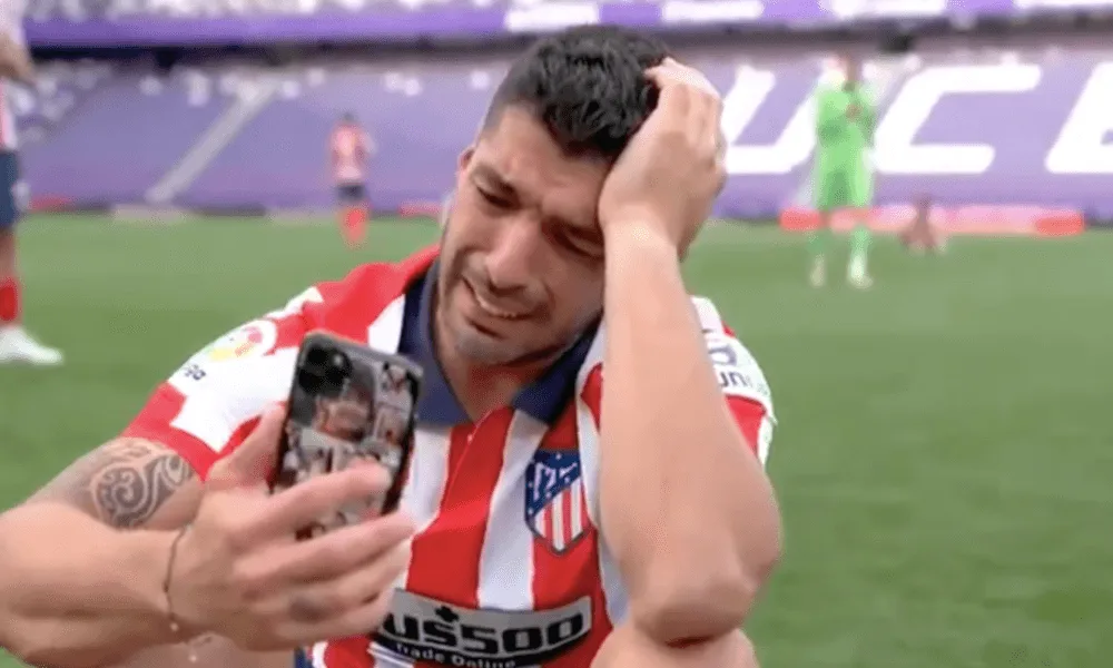 Image of Luis Suarez celebrating winning La Liga